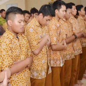 hasil Jasa Pembuatan Kain Dengan Motif Sendiri Seragam Sekolah